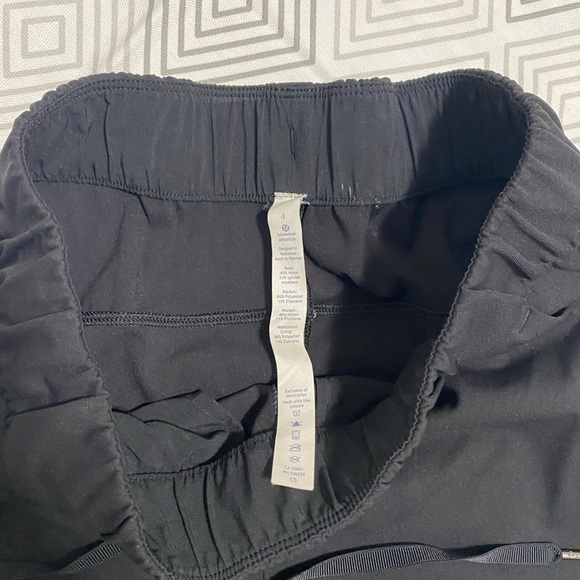 Lululemon casual shorts - Picture 4 of 5